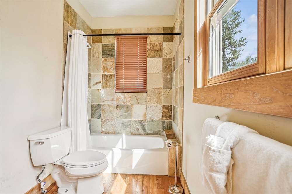 Little Bear Lodge 4 Bedroom Home