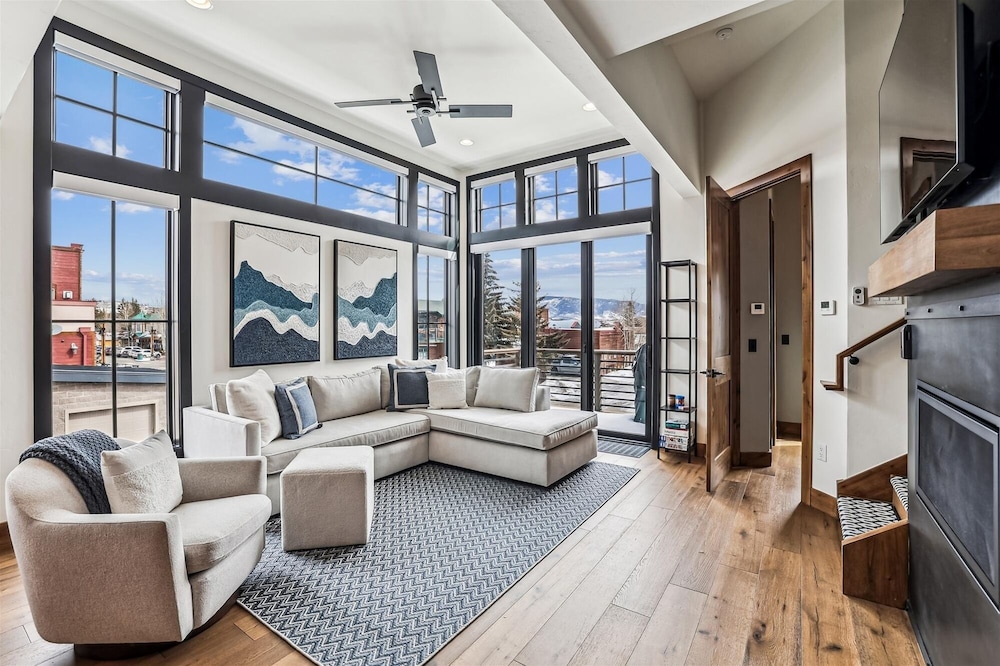 Decked Out Downtown 3 Bedroom Townhouse