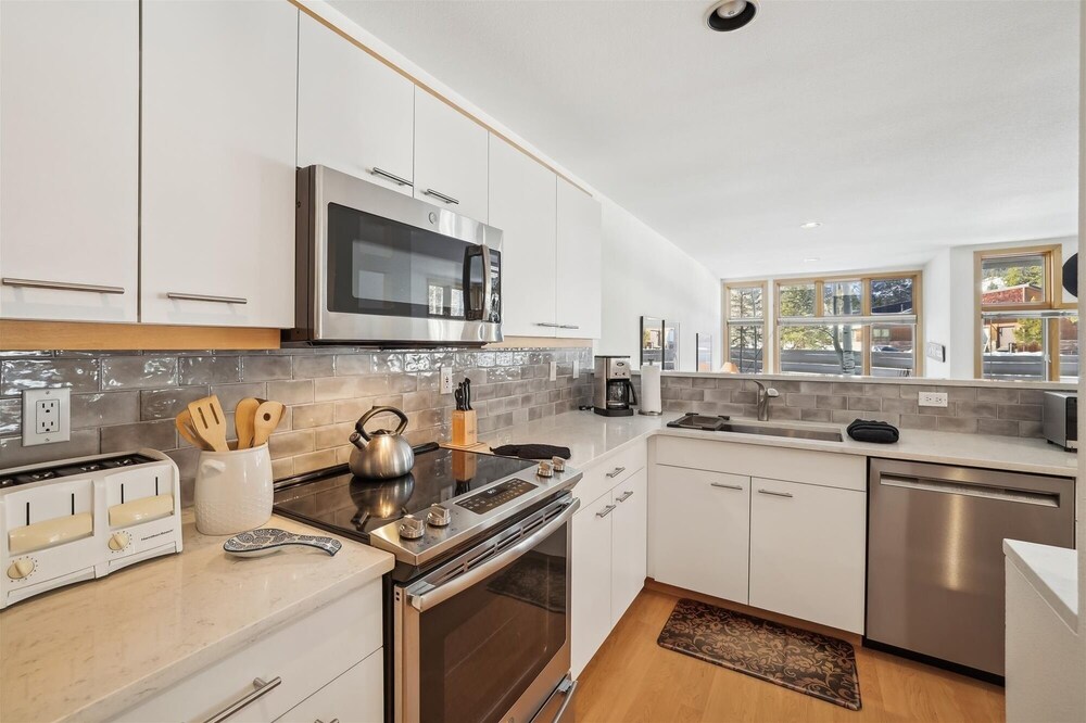 River Glen 107c 2 Bedroom Condo