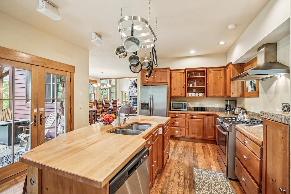 Little Bear Lodge 4 Bedroom Home