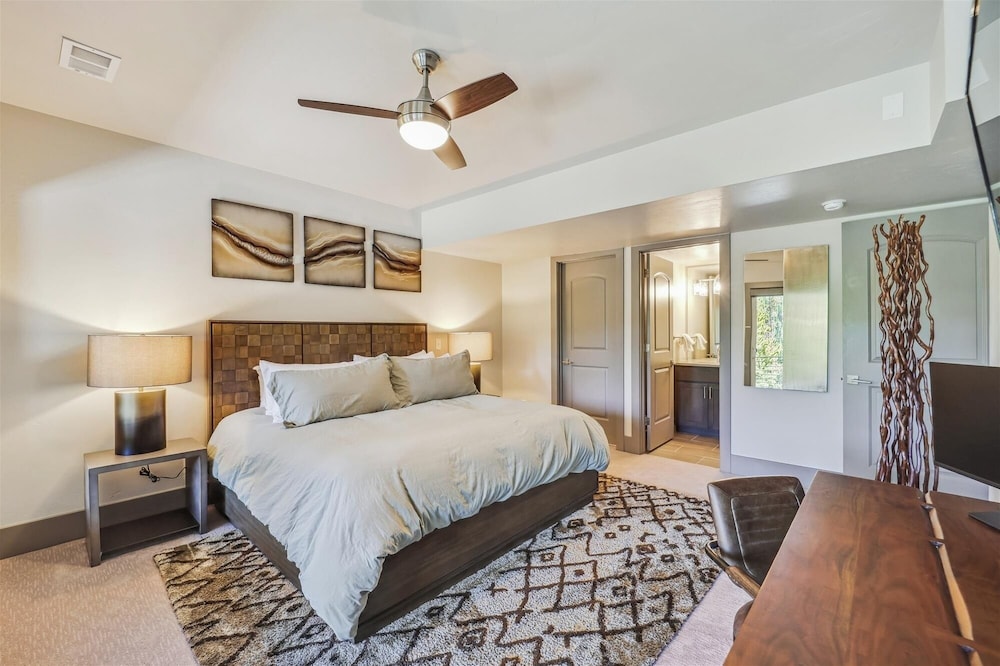 Golden Fox House 4 Bedroom Home by RedAwning
