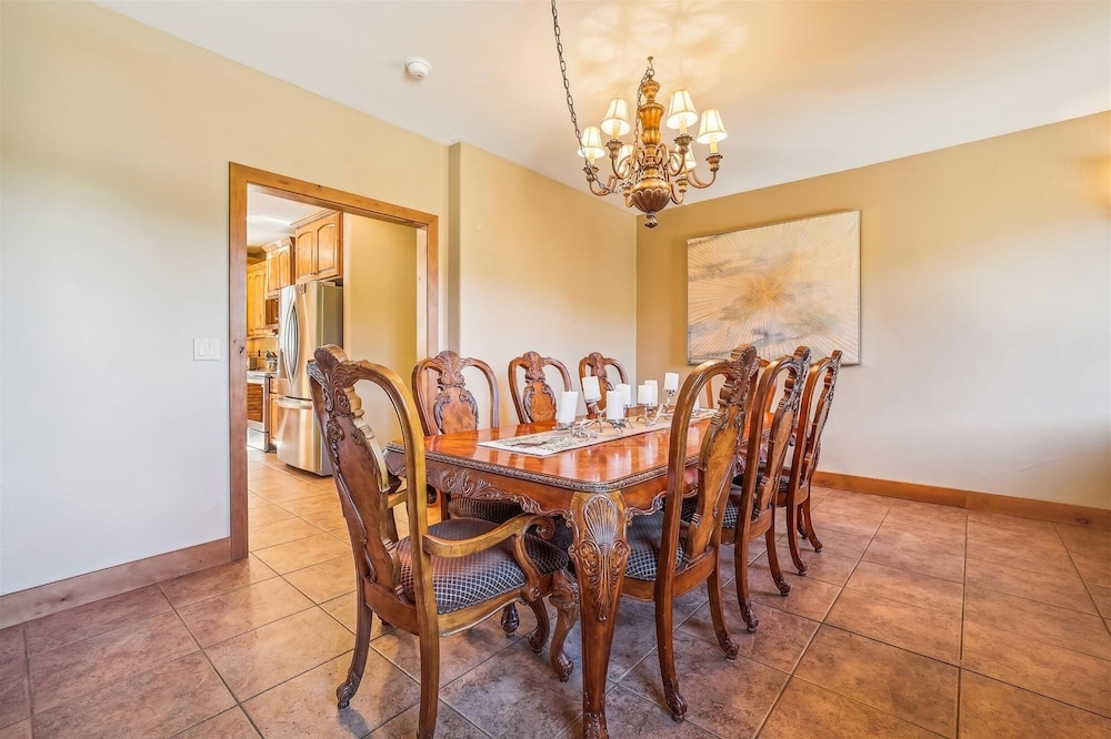 High Point Lodge 5 Bedroom Home by RedAwning