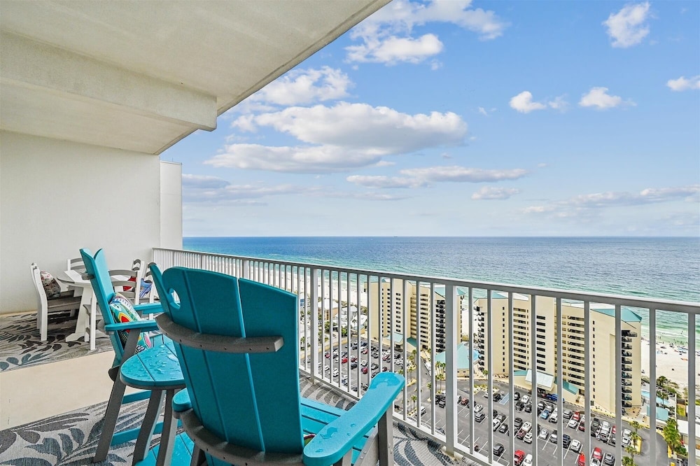 Laketown Wharf 2123 3 Bedroom Condo