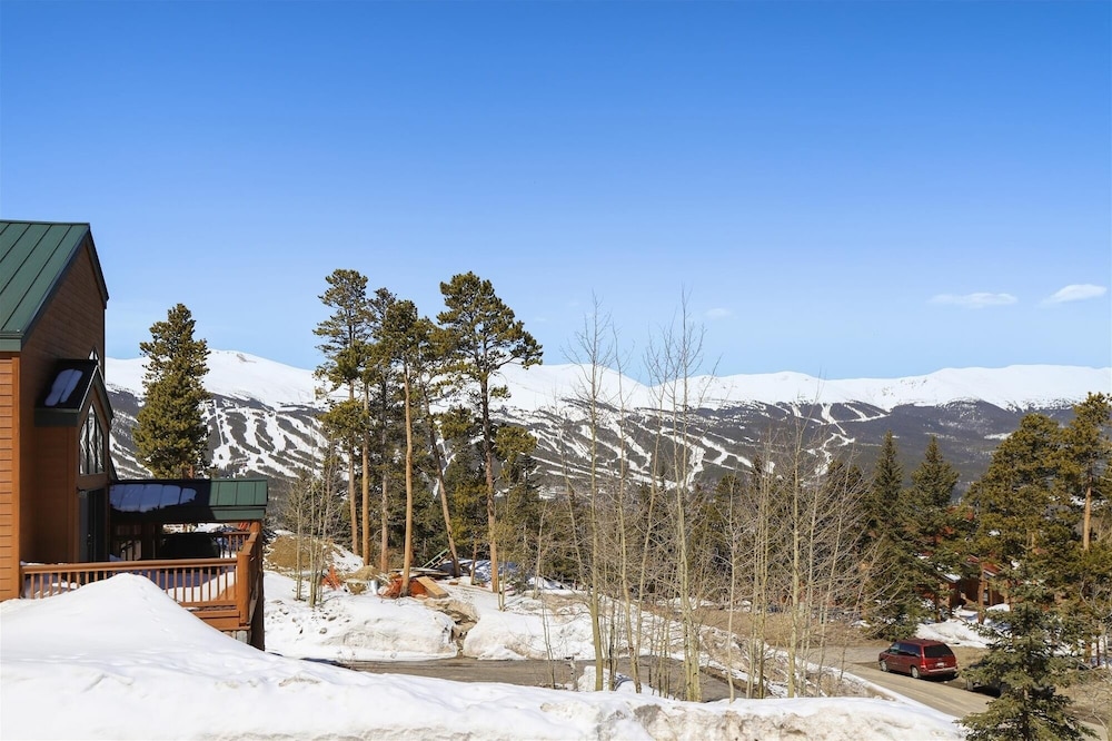 Baldy Mountain Overlook 4 Bedroom Townhouse by RedAwning