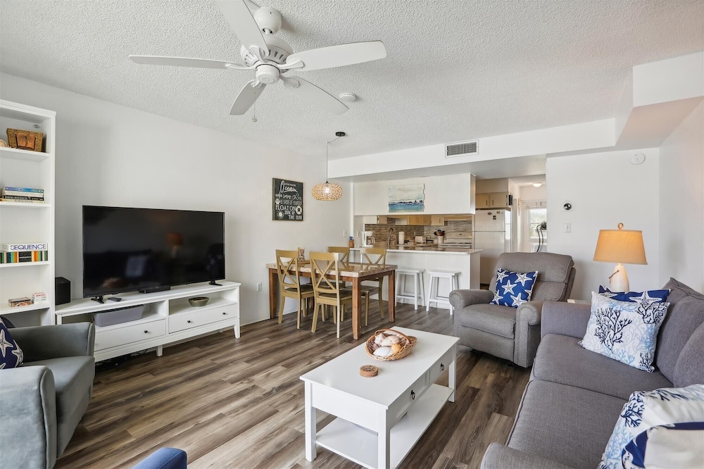Beachfront Epic Ocean Views Sleeps 6 New Rental