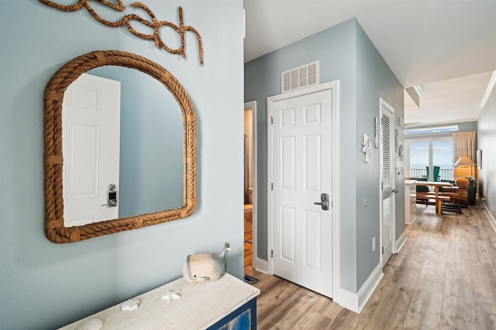 Laketown Wharf 2123 3 Bedroom Condo