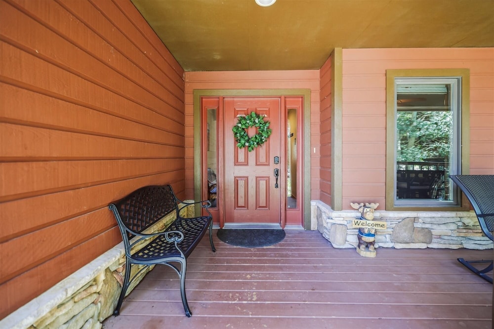 Legend Lake Lookout 4 Bedroom Home