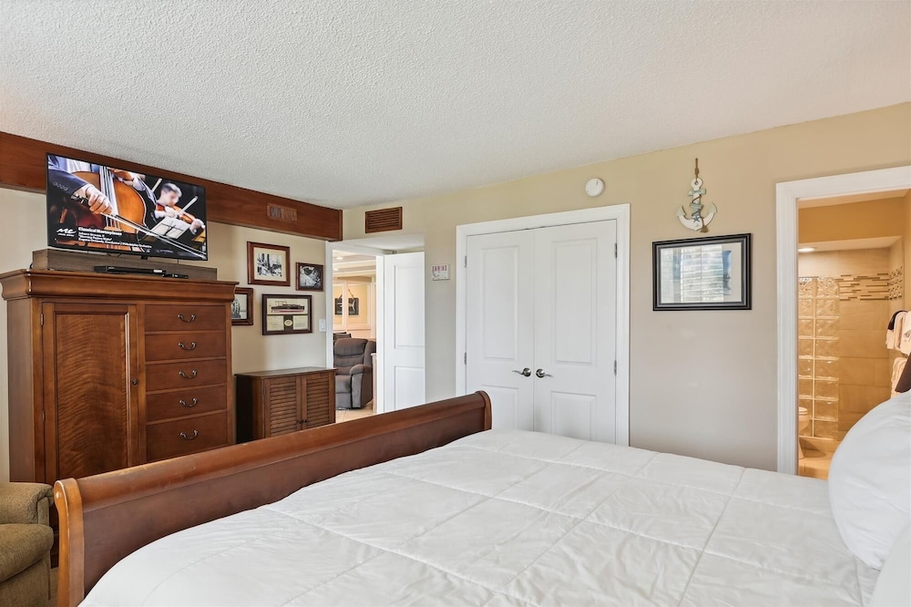 Dolphin Point 104b 2 Bedroom Condo by RedAwning