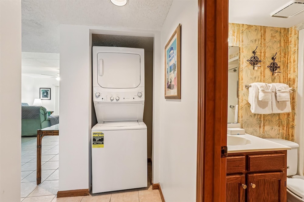 Oceanfront Luxury: 2BR Condo + Pool in St.aug