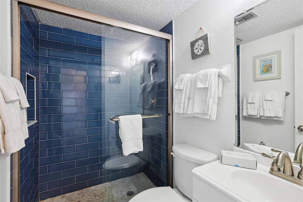 Beachfront Epic Ocean Views Sleeps 6 New Rental