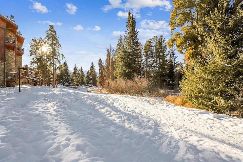 Pine Ridge 11e 2 Bedroom Condo