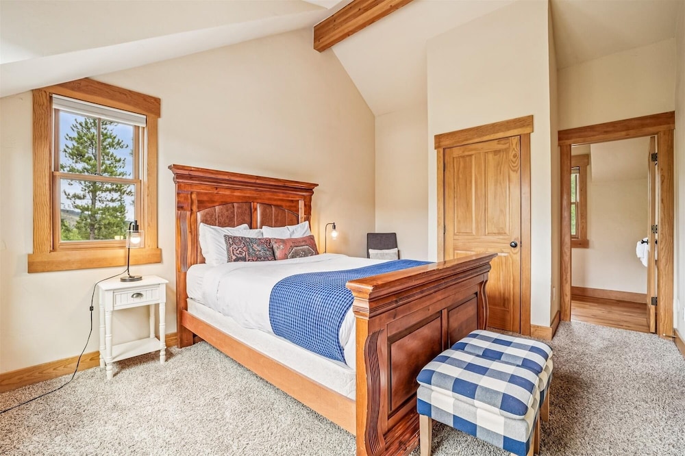 Little Bear Lodge 4 Bedroom Home