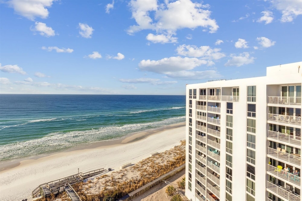 Shoreline Towers 1124 3 Bedroom Condo by RedAwning view 4