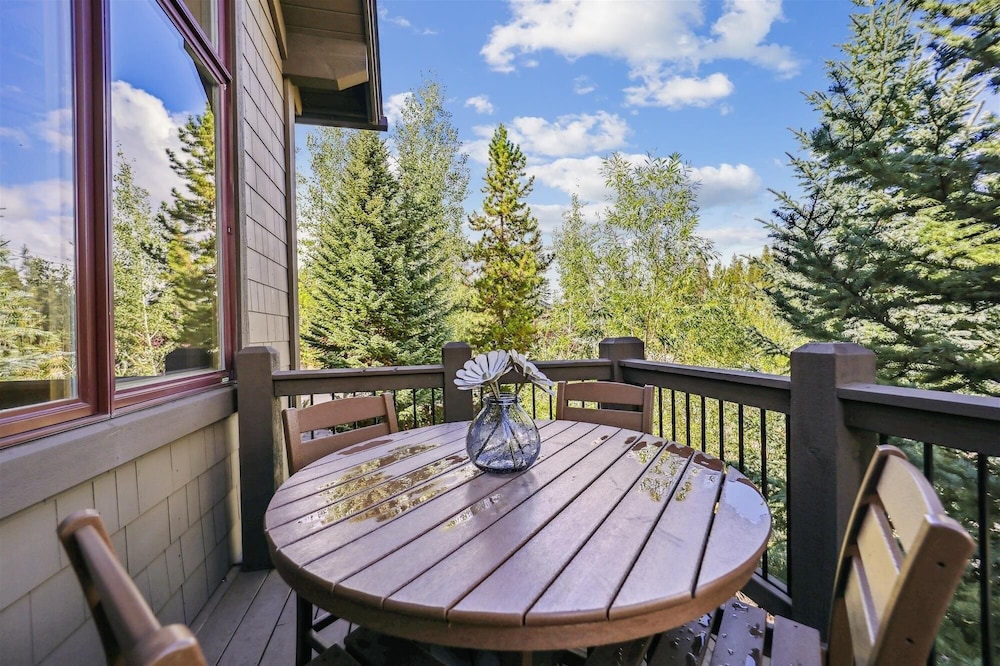 Cucumber Patch 44 4 Bedroom Townhouse by RedAwning