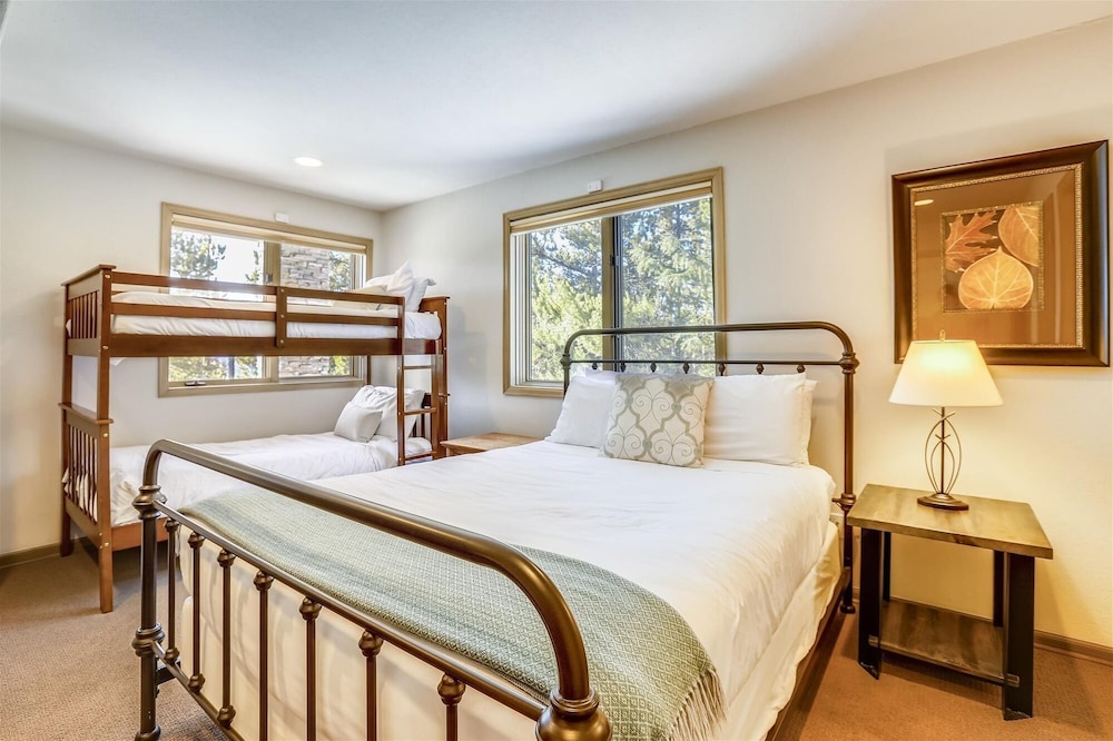 Charter Ridge 10 4 Bedroom Townhouse by RedAwning