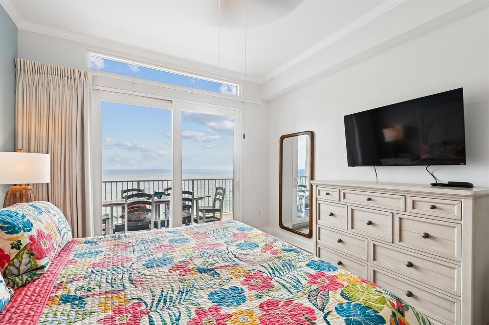 Laketown Wharf 2123 3 Bedroom Condo