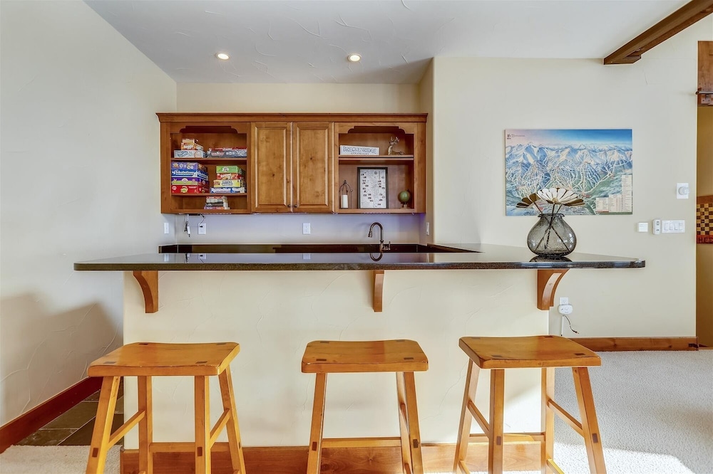 Baldy Mountain Overlook 4 Bedroom Townhouse by RedAwning
