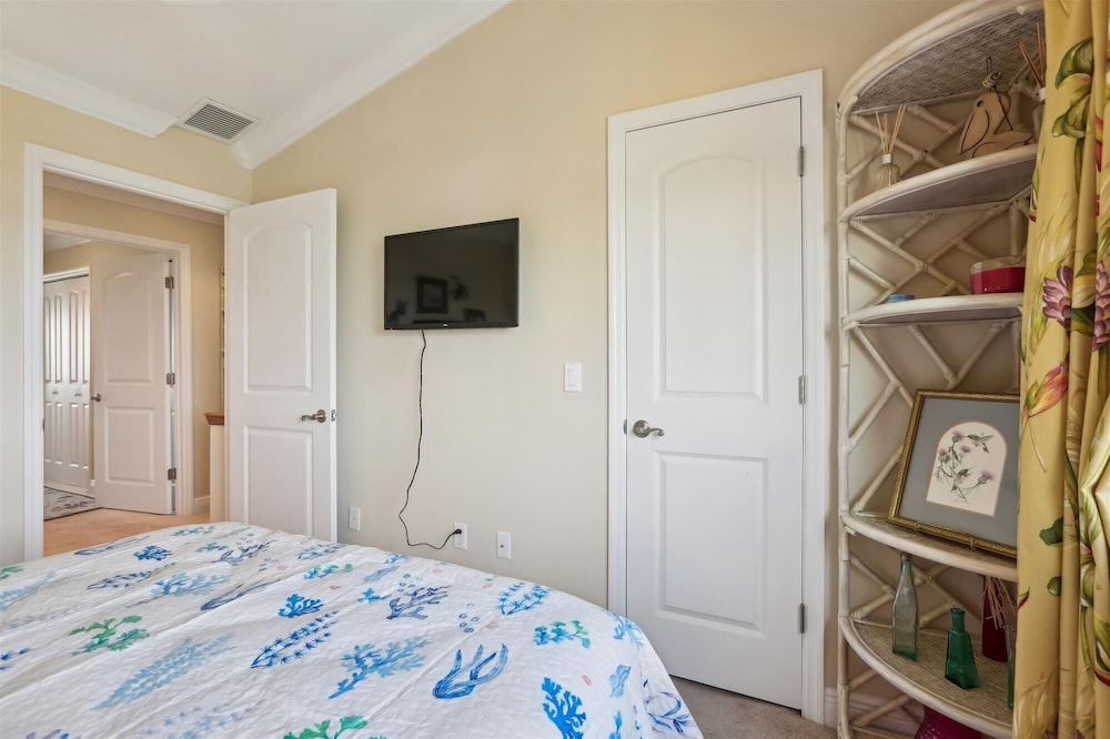 Oceanfront Splendor: Luxe Sea Haven Condo Near St. Augustine