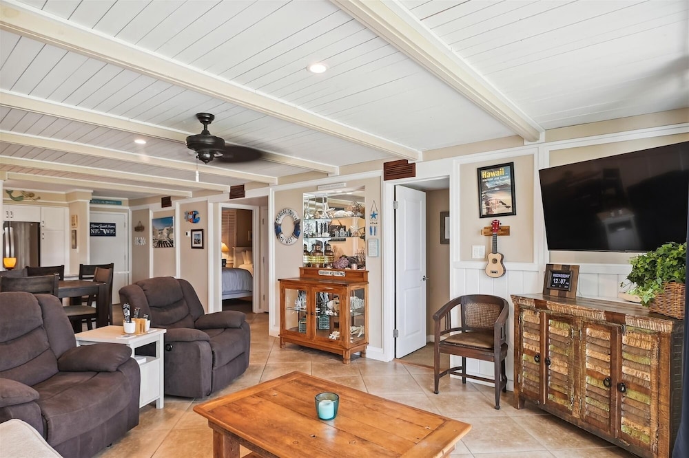 Dolphin Point 104b 2 Bedroom Condo by RedAwning