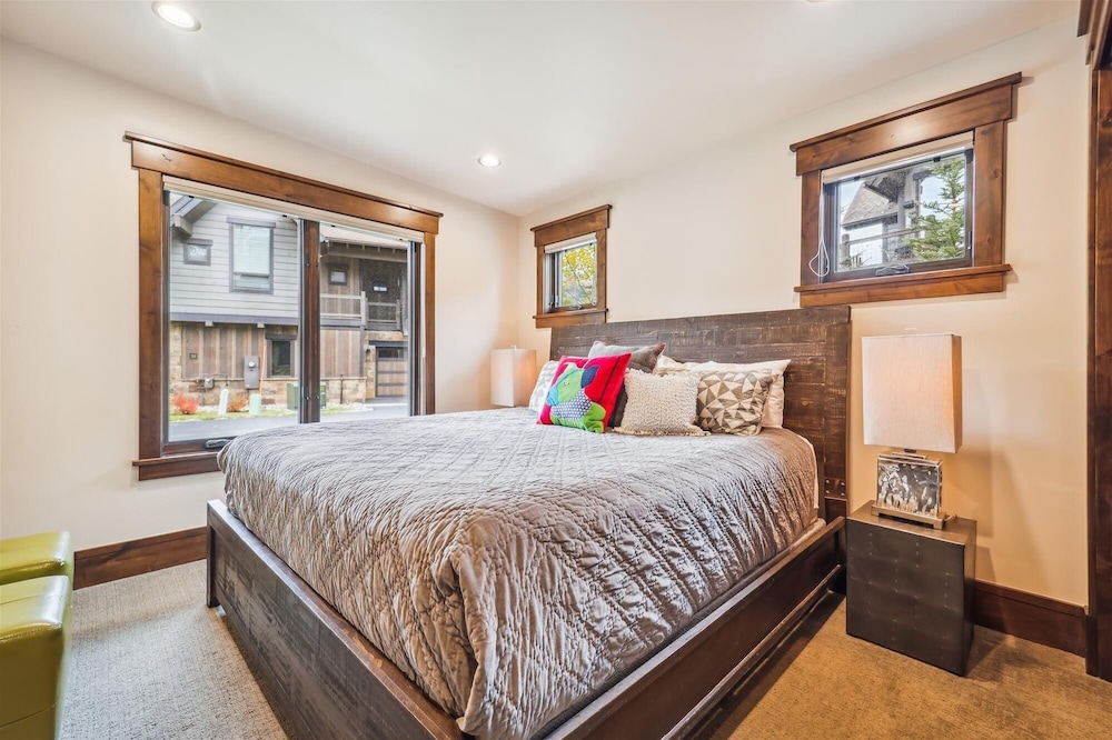 Highwoods At Shock Hill 4 Bedroom Townhouse by RedAwning