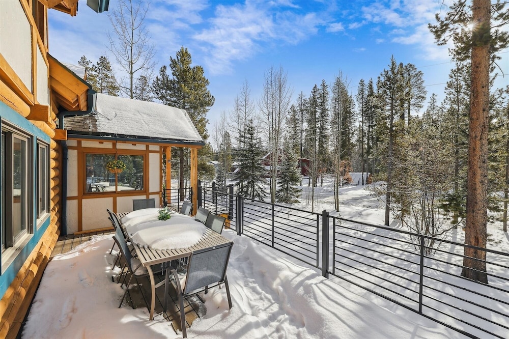 American Way Chalet 5 Bedroom Home
