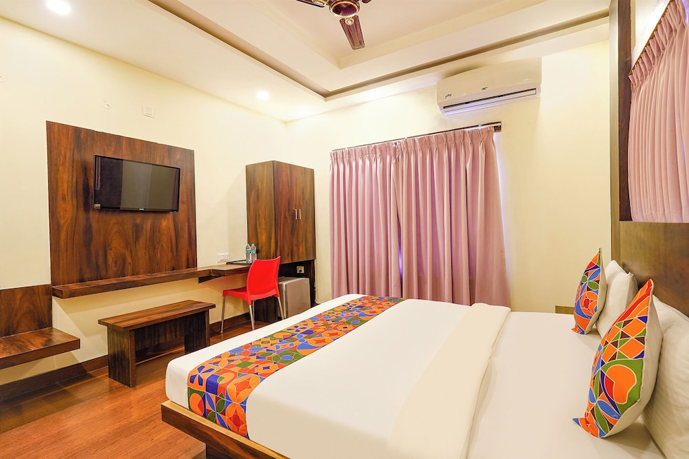 FabHotel Royal Wood Premier - Near Karnataka Golf Association, Domlur