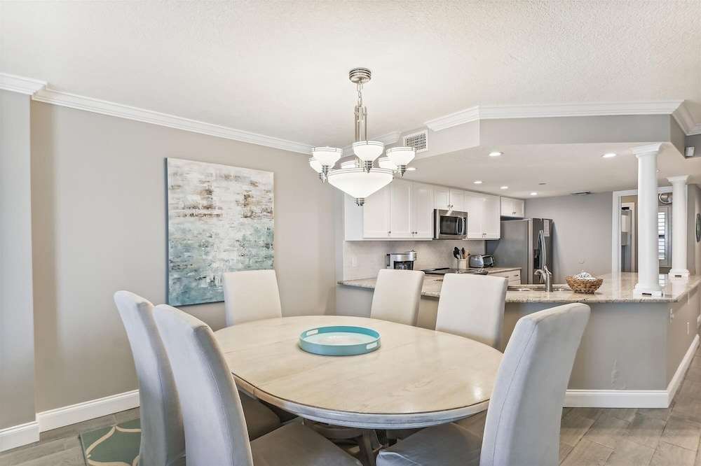 Inlet Reef 403 2 Bedroom Condo by RedAwning