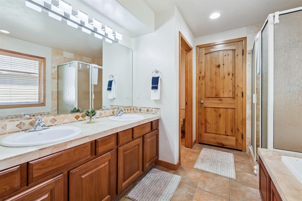 Legend Lake Lookout 4 Bedroom Home