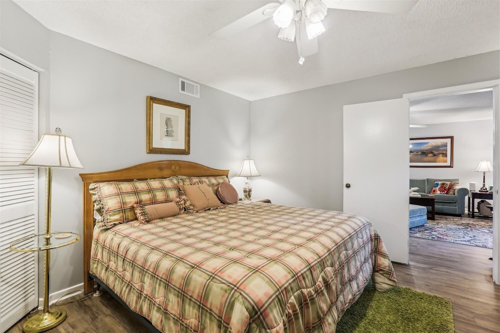 Hibiscus H104: Cozy Island Retreat With Comfort & Charm