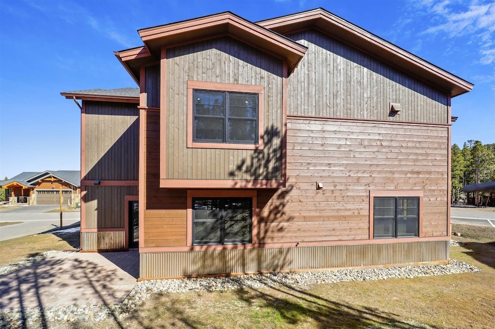 Cocoa Cabin 4 Bedroom Home by RedAwning