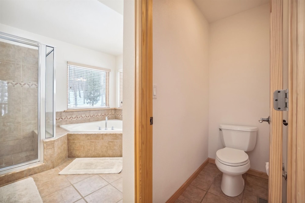 Timber Heights Lodge 3 Bedroom Home by RedAwning