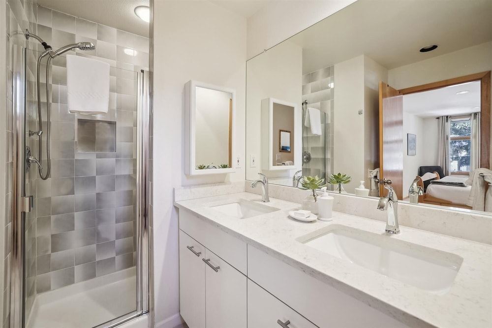 River Glen 107c 2 Bedroom Condo