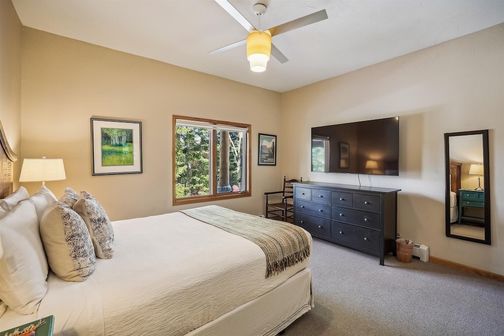 10 Southface 5 Bedroom Home by RedAwning