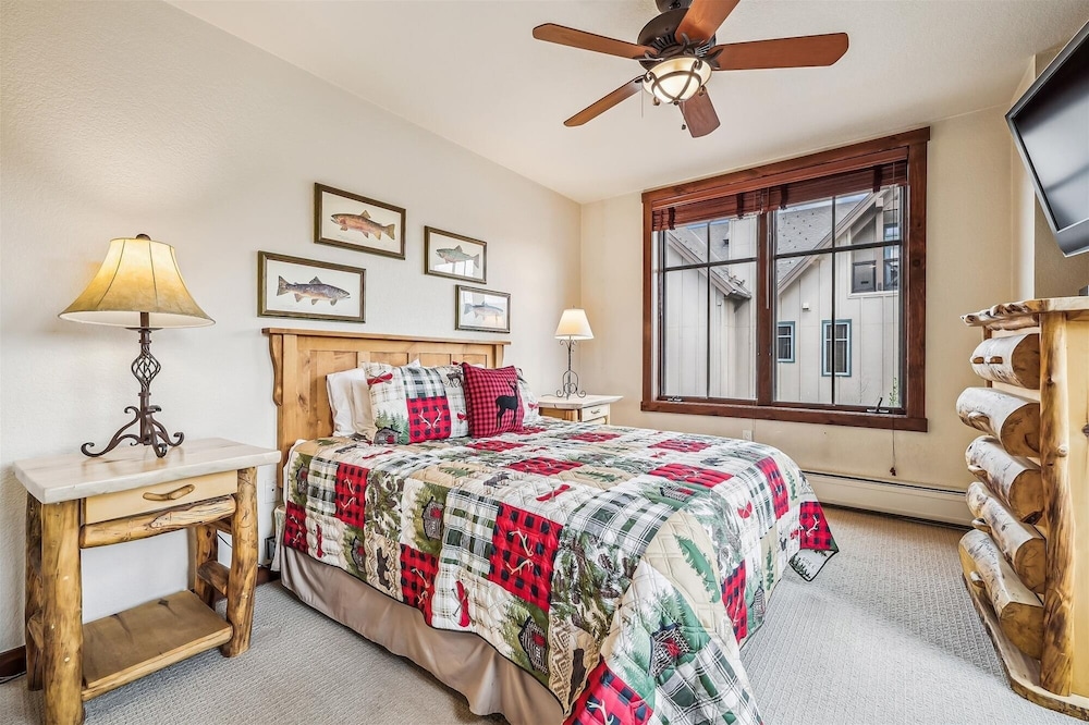 Main Street Station 3305 3 Bedroom Condo