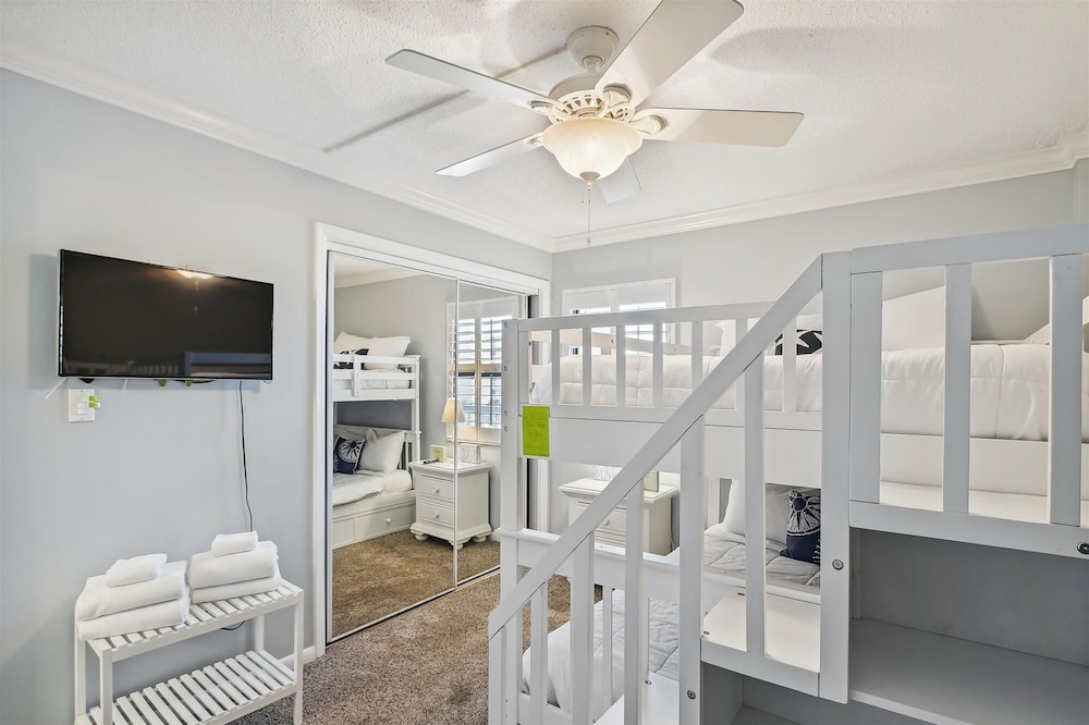 Inlet Reef 314 2 Bedroom Condo by RedAwning