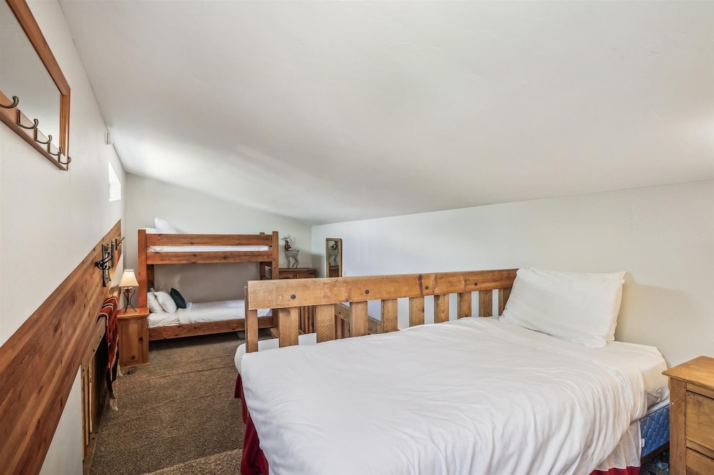 Pine Ridge 11e 2 Bedroom Condo