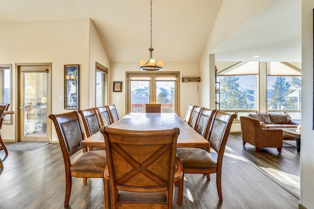 Charter Ridge 10 4 Bedroom Townhouse by RedAwning