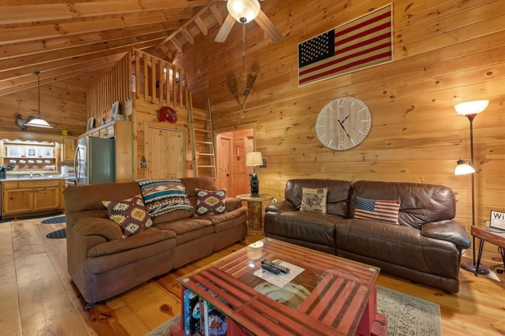 Dancing Bears Cabin With hot tub Fireplace Creek view 5