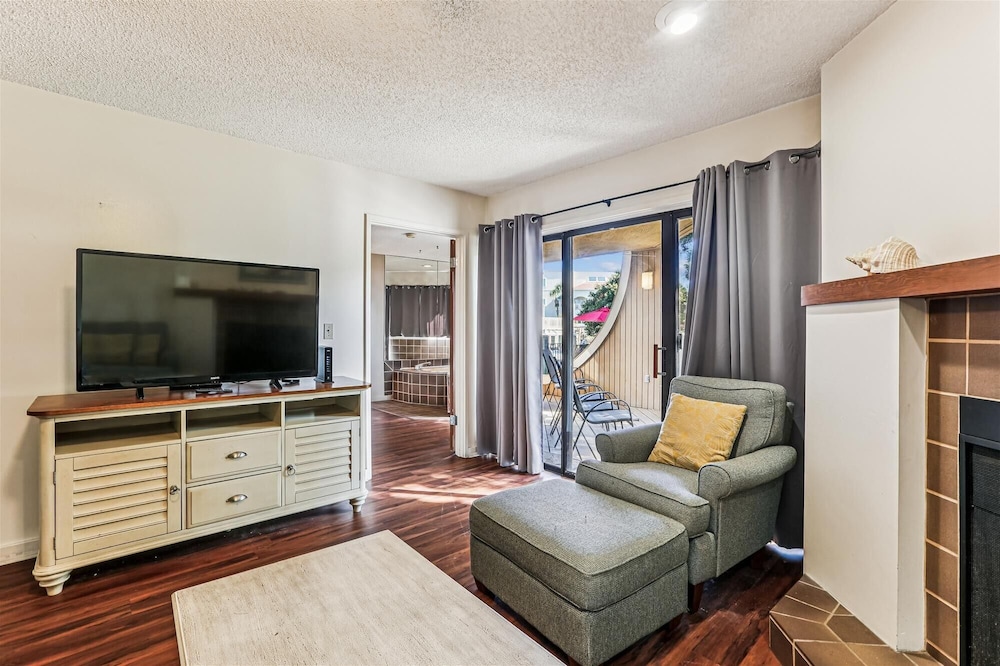 Beachside Paradise Pool & Historic Charm