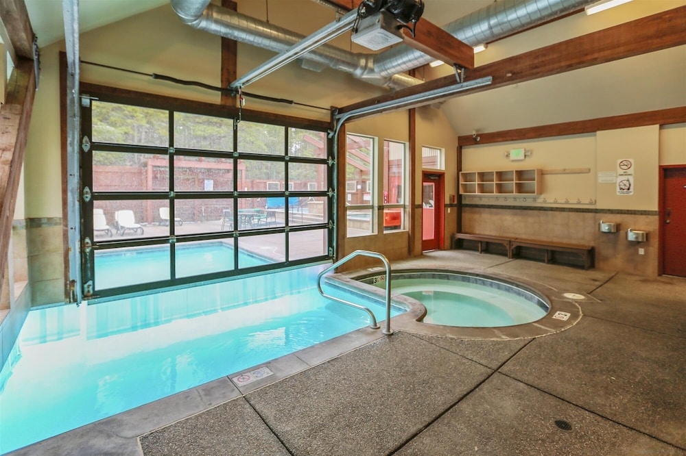Pine Ridge 11e 2 Bedroom Condo