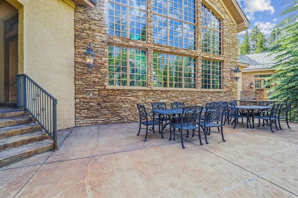 Gold King Retreat 6 Bedroom Home by RedAwning