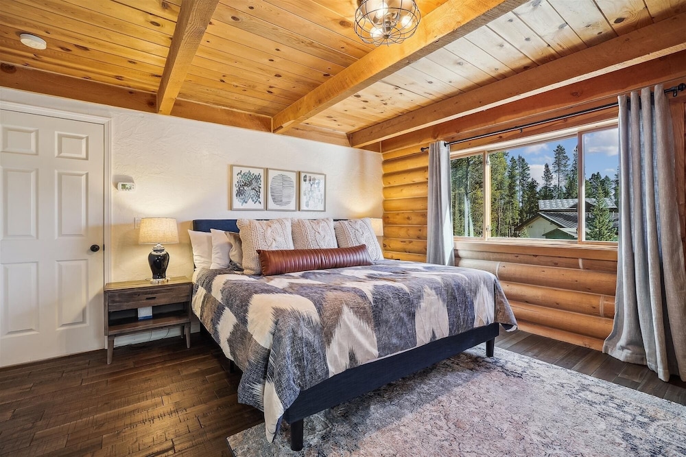 American Way Chalet 5 Bedroom Home
