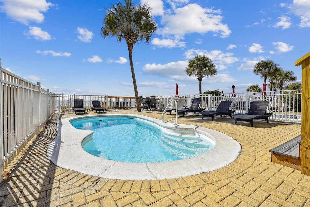 Just Beachy - 5 Bedroom Beach Front Home! Sleeps 20 Home by RedAwning view 5