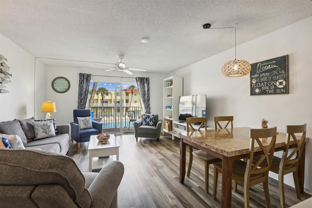 Beachfront Epic Ocean Views Sleeps 6 New Rental