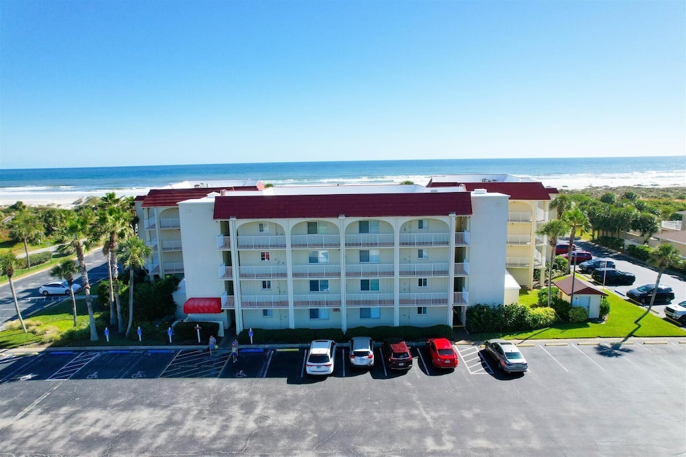 Beachfront Epic Ocean Views Sleeps 6 New Rental