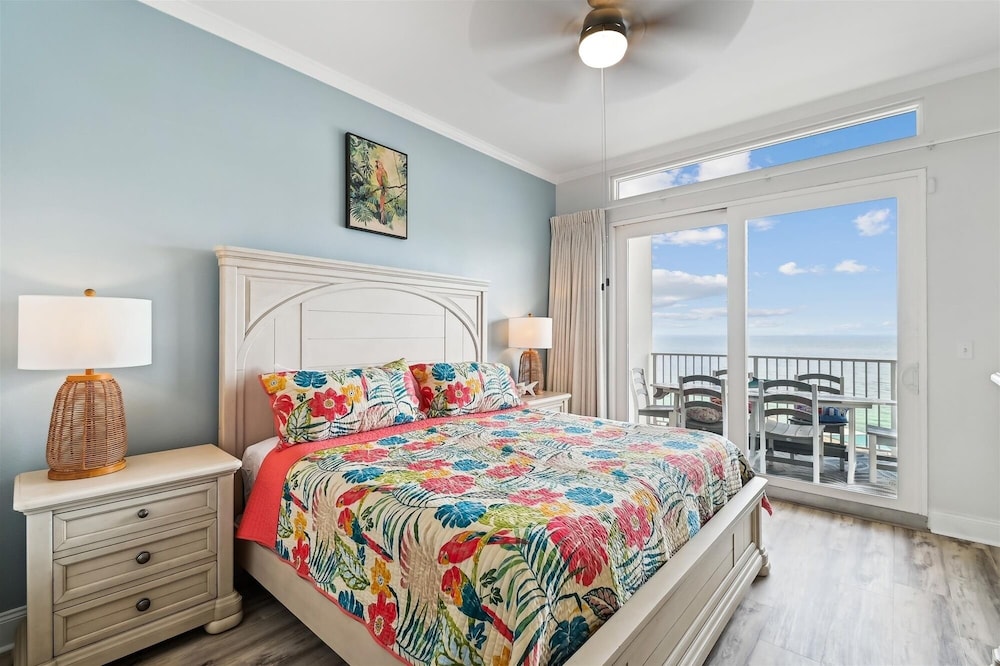 Laketown Wharf 2123 3 Bedroom Condo