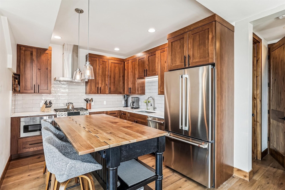 Decked Out Downtown 3 Bedroom Townhouse