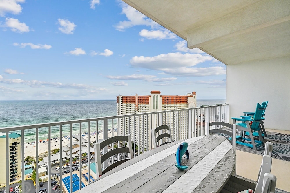 Laketown Wharf 2123 3 Bedroom Condo