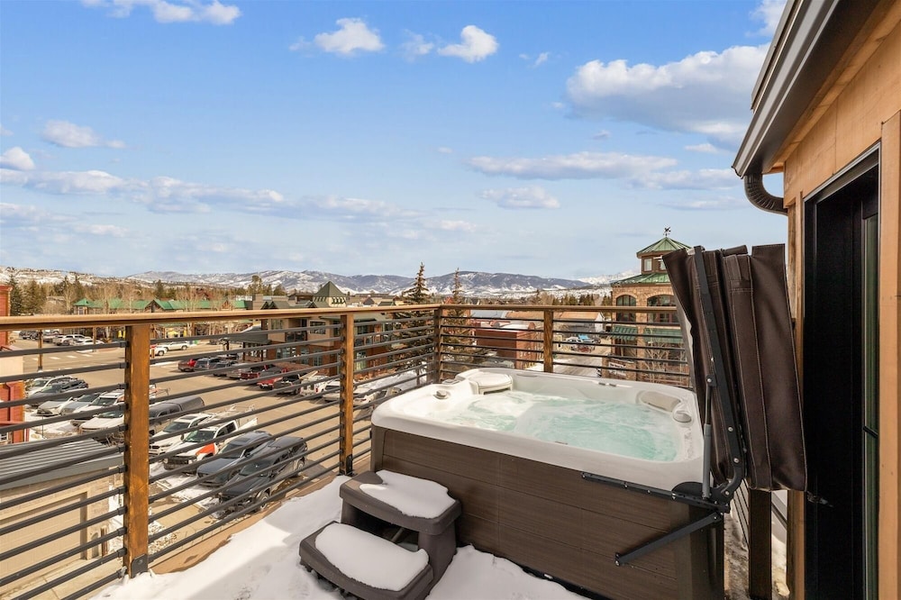 Decked Out Downtown 3 Bedroom Townhouse