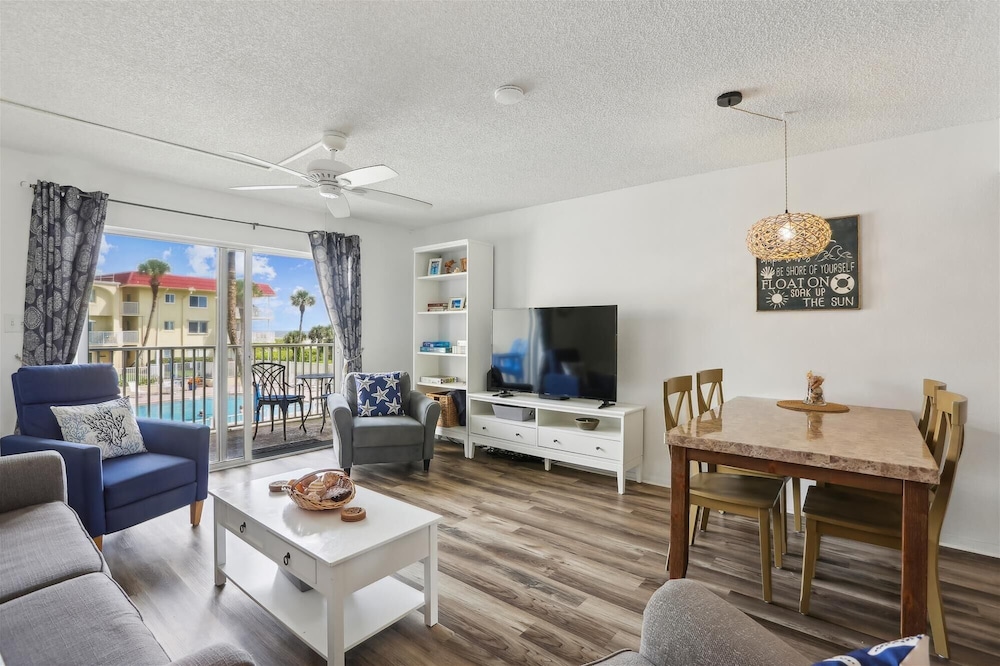 Beachfront Epic Ocean Views Sleeps 6 New Rental